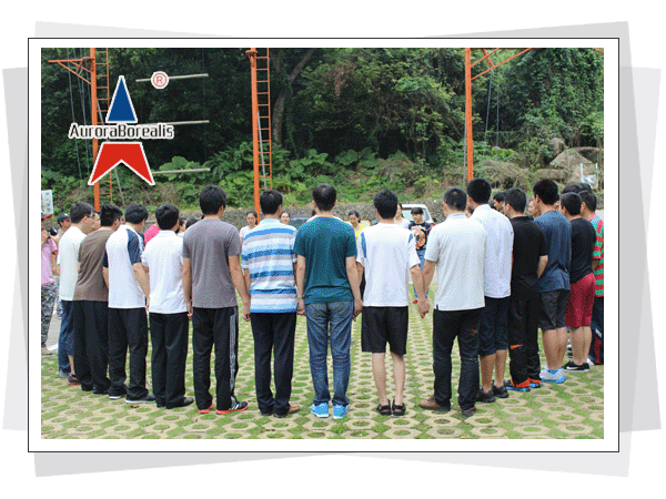 2015年龙岗区土地整备中心业务骨干综合能力提升培训班在我司中兴学院拓展训练基地成功举办。  深圳市北极光国际拓展训练有限公司，北极光拓展训练，深圳拓展训练，深圳拓展培训，珍珠岛拓展基地  深圳市北极光国际拓展训练有限公司  热线电话：400-999-0308